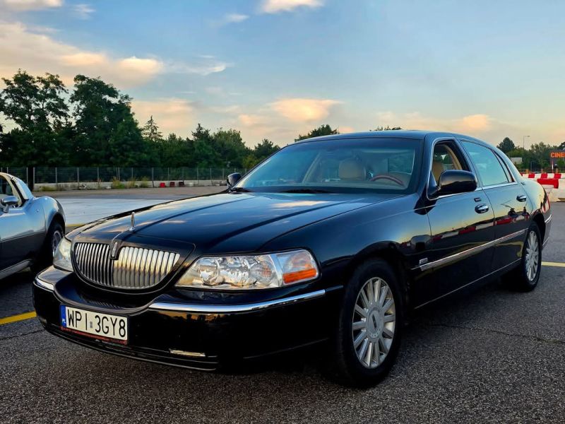 Lincoln  Town Car 