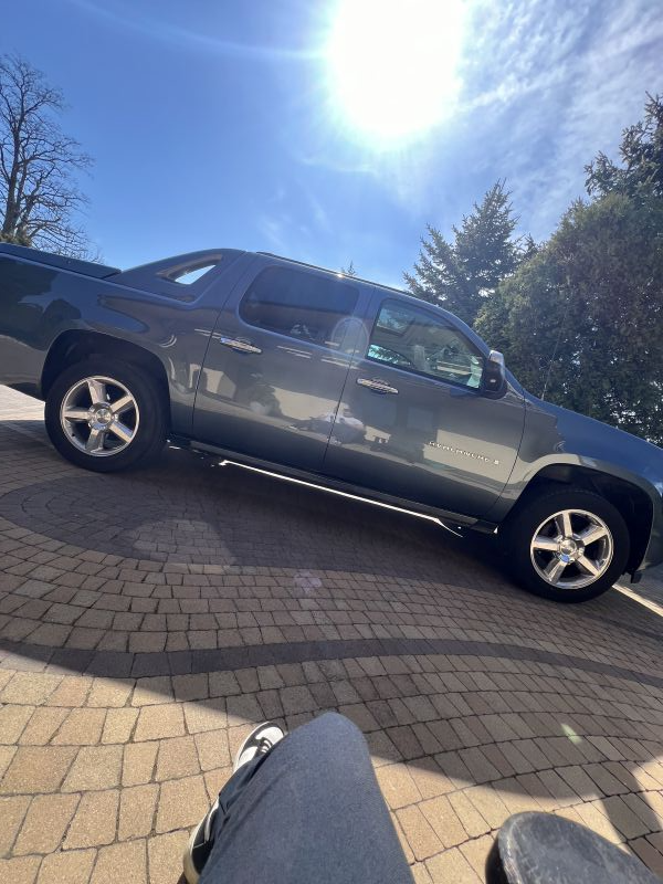 Chevrolet  Avalanche 