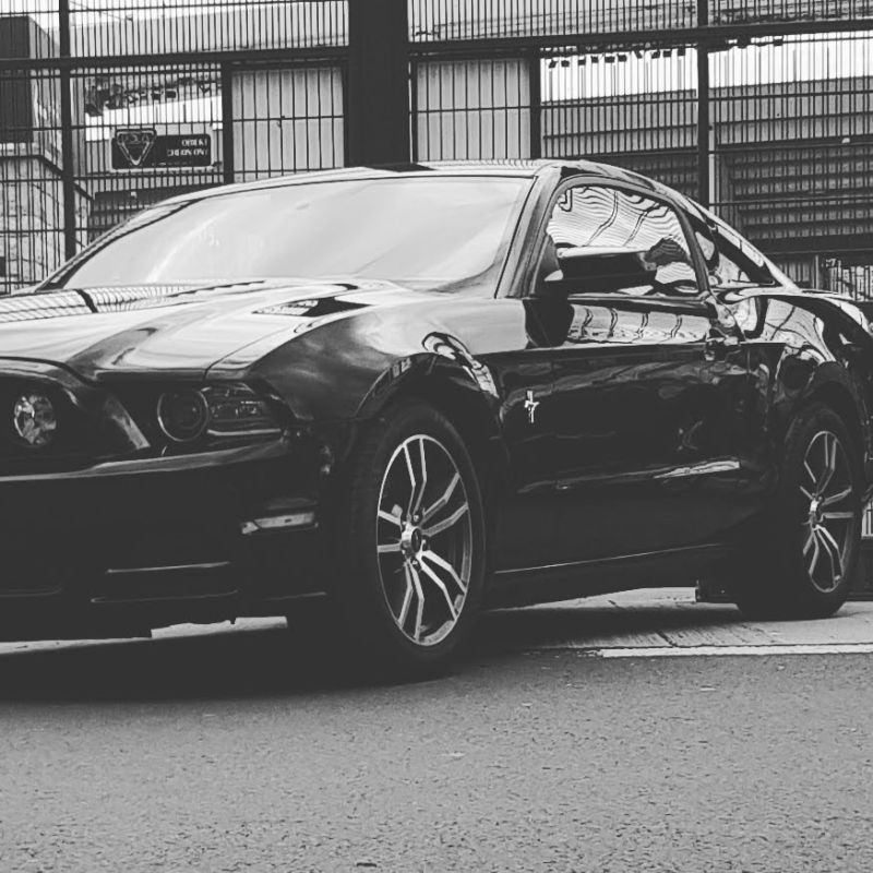 FORD MUSTANG