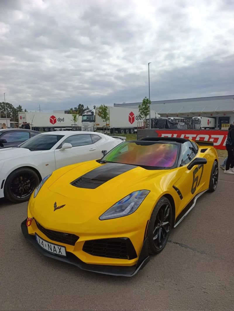 Chevrolet  Corvette 