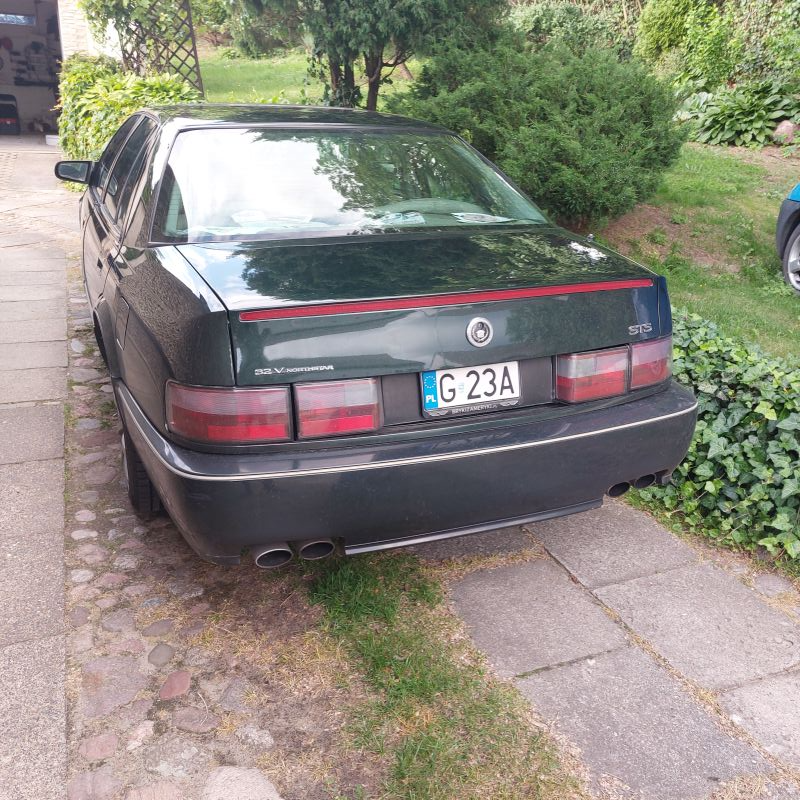 Cadilac  STS