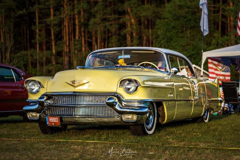 Cadillac Sedan DeVille