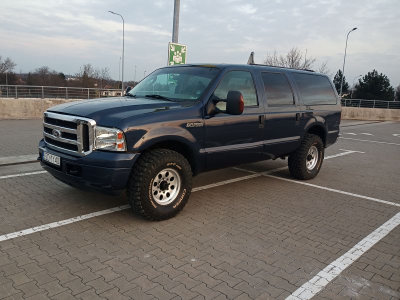 Ford Excursion 