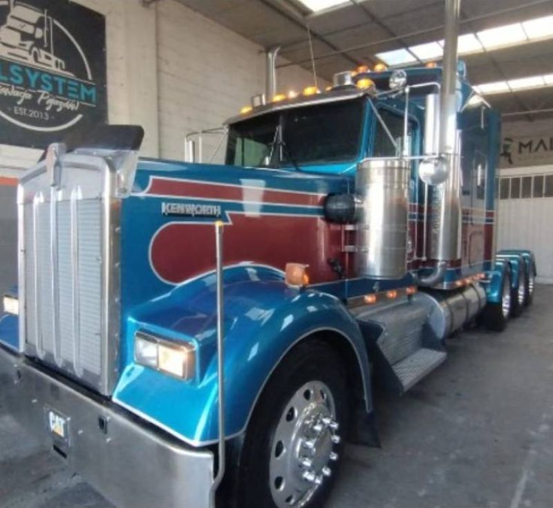 Kenworth W900