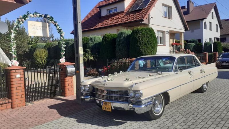 CADILLAC FLEETWOOD