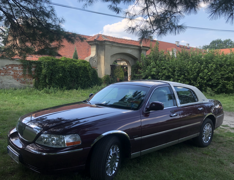 Lincoln Town Car Signature LTD
