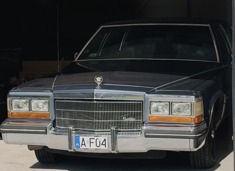 CADILLAC FLEETWOOD