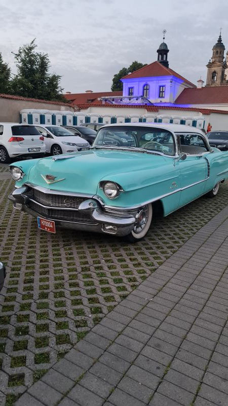 Cadillac Coupe Deville