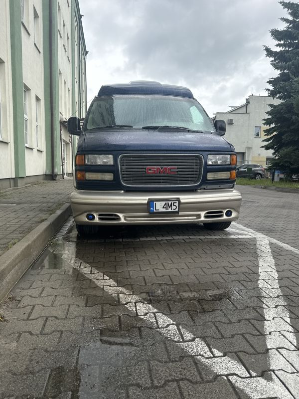GMC Savana