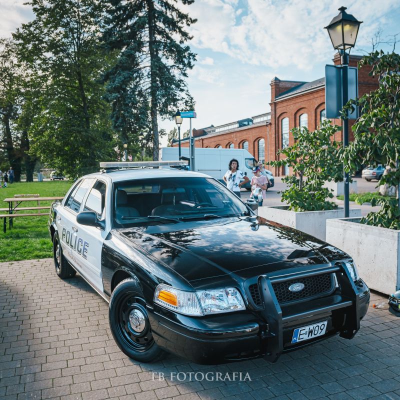 Ford Crown Victoria
