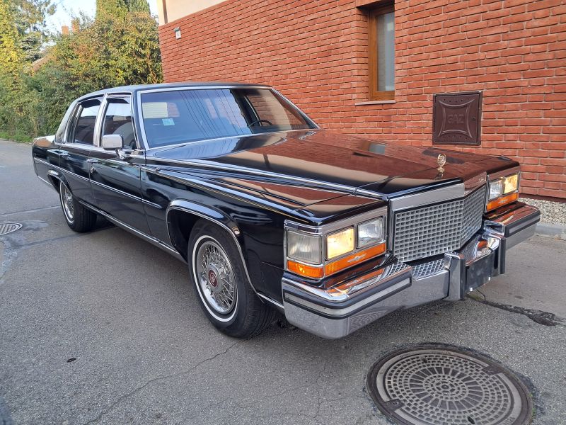 Cadillac  Brougham d'elegance 