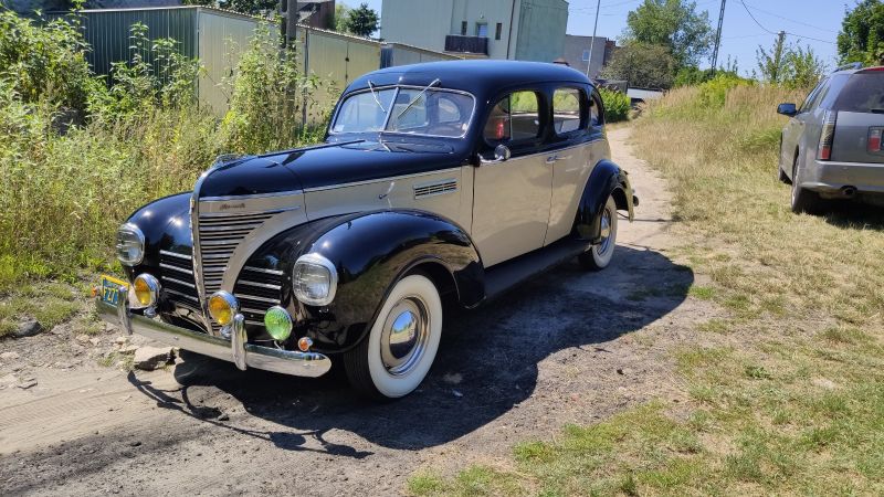 Plymouth P8 De Luxe