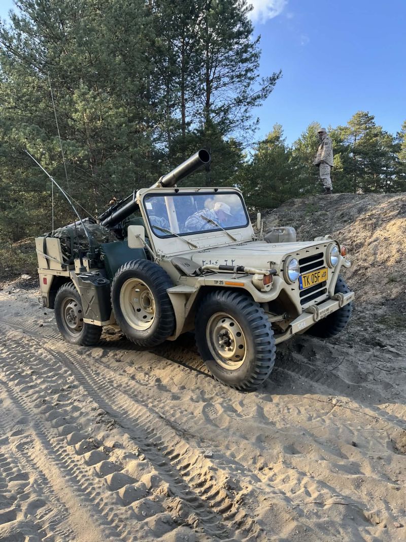 FORD  M 825