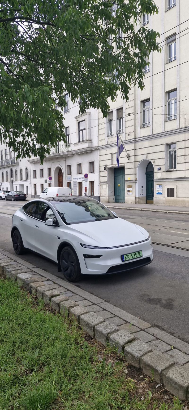 Tesla  Y