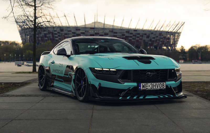 FORD MUSTANG