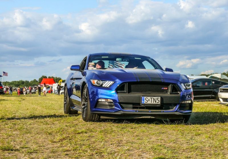 Ford  Mustang 