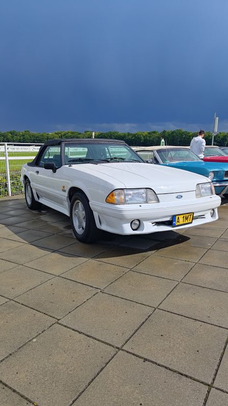 Ford  Mustang 
